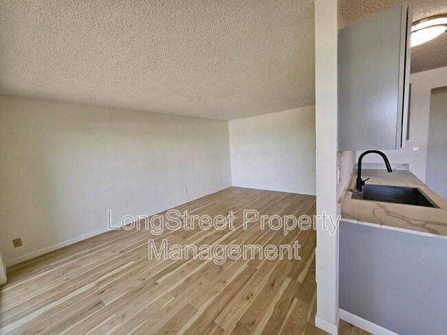 Building Photo - 412 Pearl St