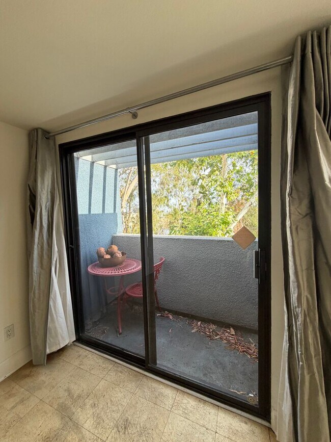 Building Photo - Hollywood Luxury 2 Bed Condo!