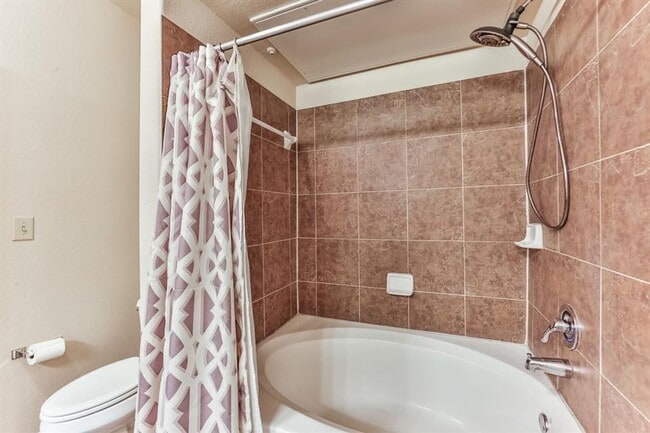 Building Photo - Beautiful 1st Floor Corner Condo – Modern ...