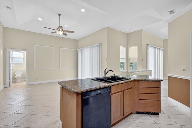 Building Photo - Large and Clean home on a corner lot. 3 Be...