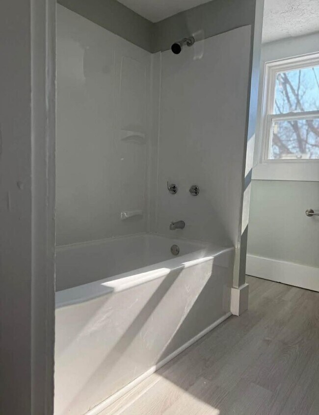 Building Photo - Remodeled two bedroom gem!