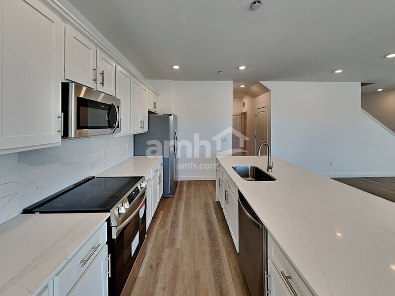 Building Photo - 9672 N Rancho Lozano