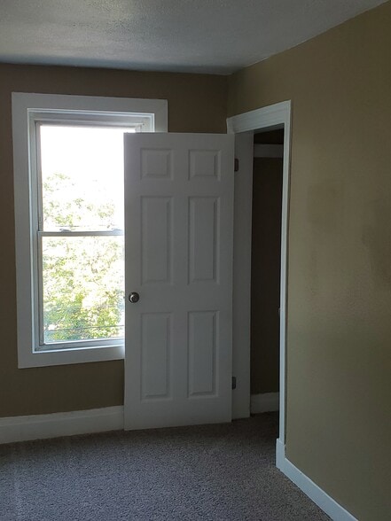 Rear Bedroom - 2905 California Ave