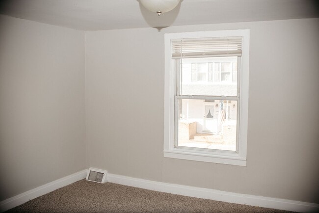 Building Photo - 145 Race St