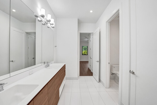 Building Photo - 5939 Brookfield Cir W