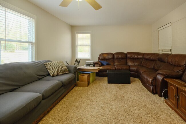 Building Photo - 1380 Ivywood Dr