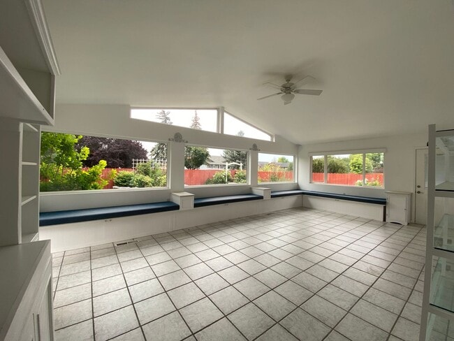 Building Photo - 4/3/2 Beautiful Home in Minden
