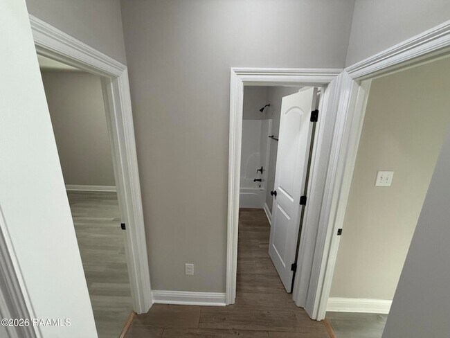 Building Photo - 404 Sparrowhawk St