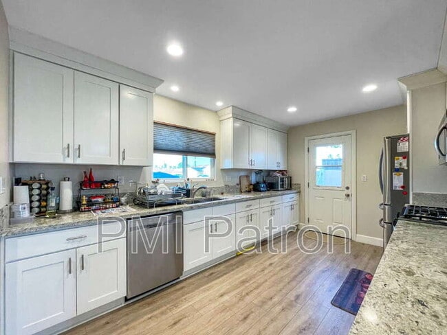 Building Photo - 6724 Sequoia Dr