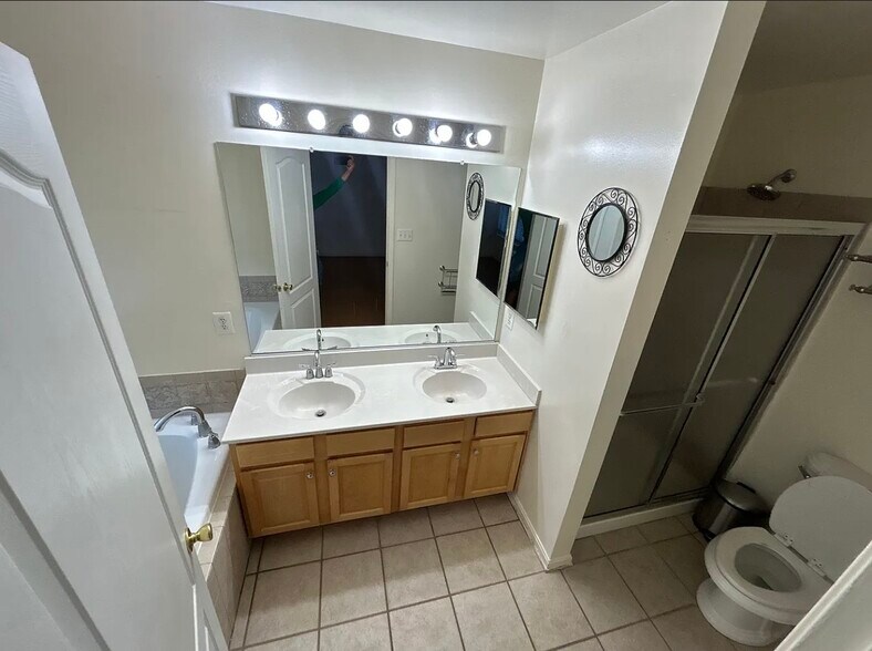 Building Photo - 7020 Pyle Ct