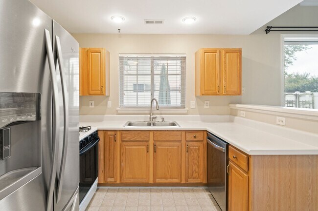 Building Photo - Located in Highland Creek