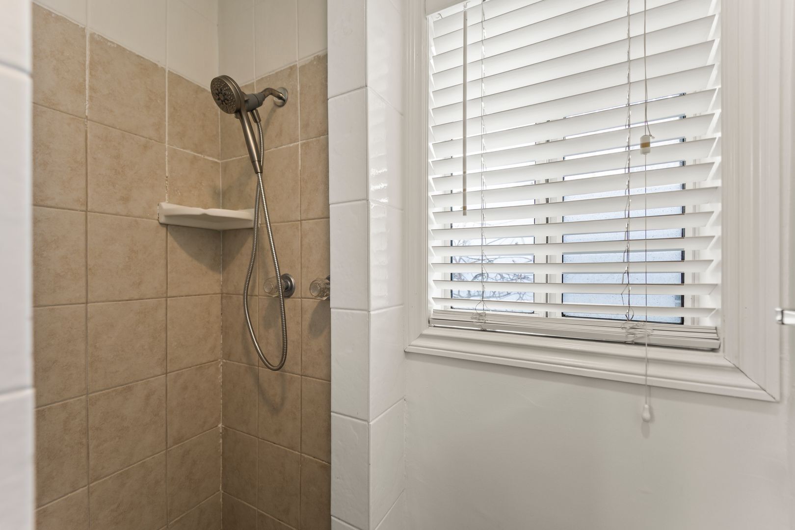 Building Photo - 4104 E 7th St