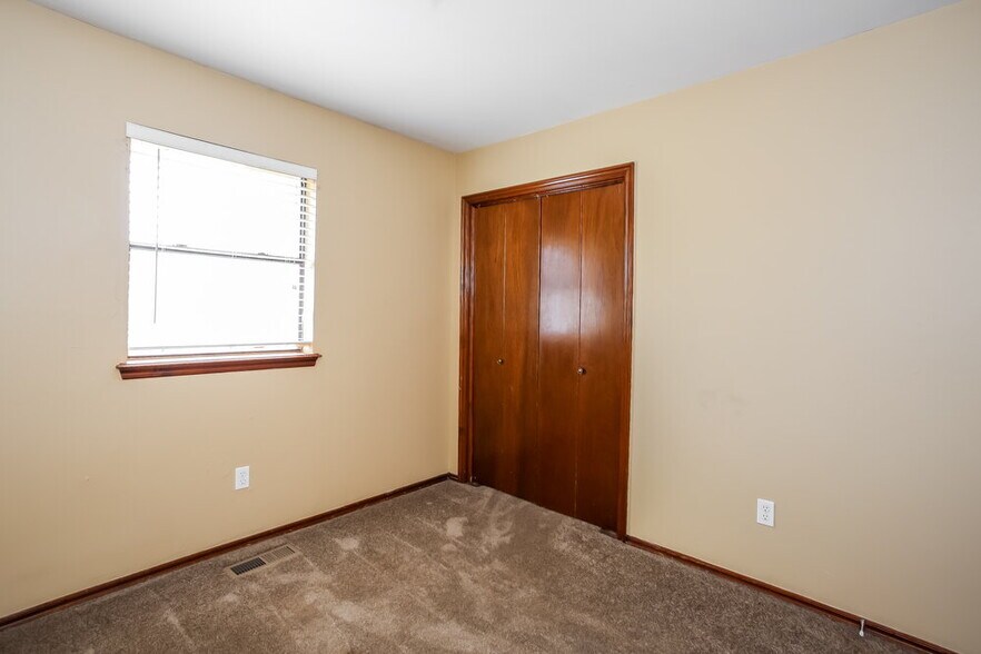 Building Photo - 808 Waterview Rd