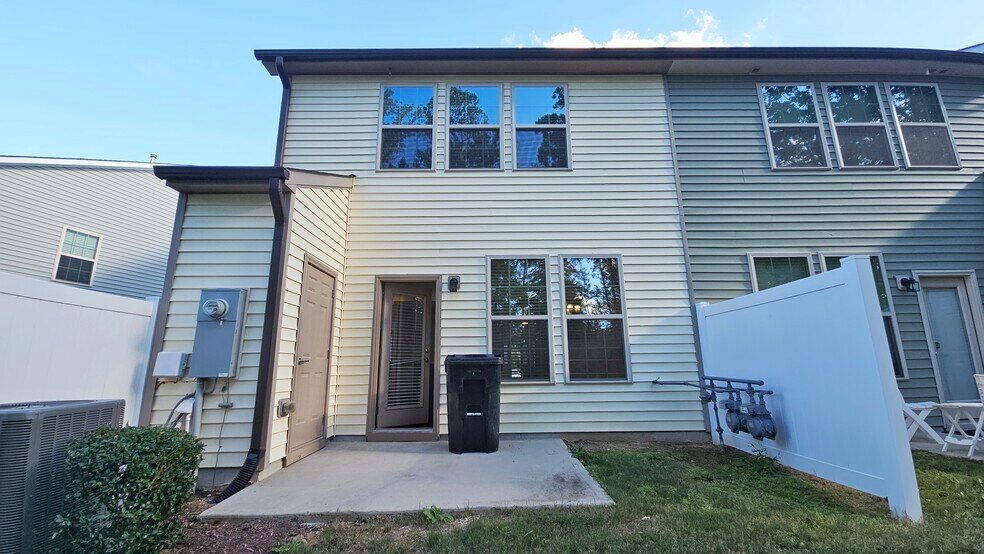 Building Photo - 90 W Grove Point Dr