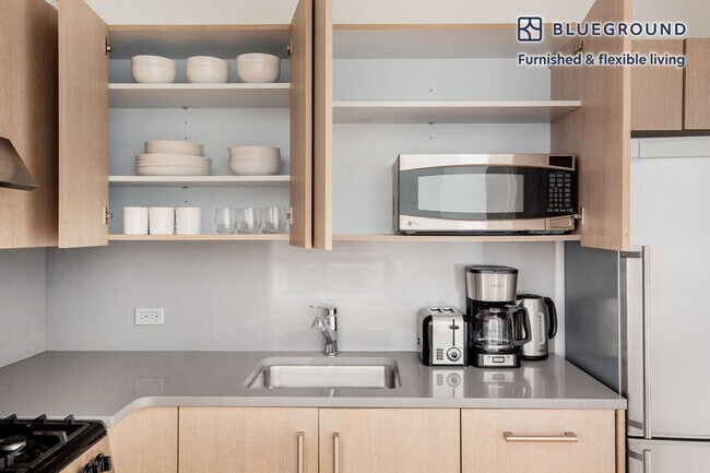 Building Photo - 101 W 15th St