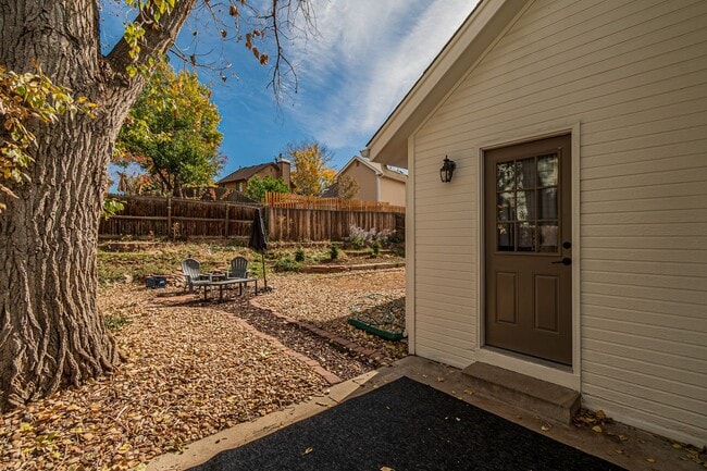 Building Photo - 3BD, 2BA Aurora Home with 2-Car Garage and Back Yard