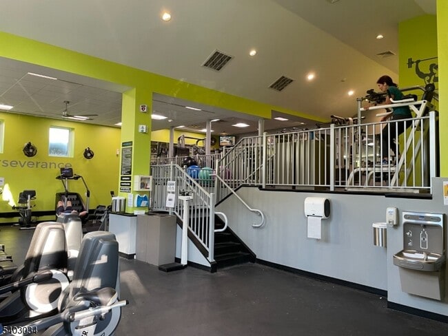 Building Photo - 33 Dorchester Dr