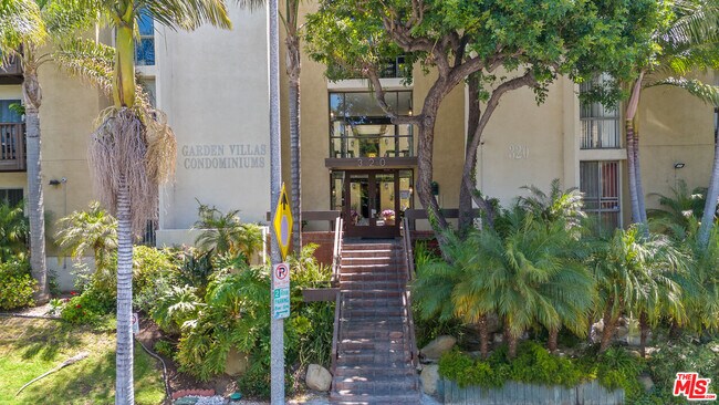 Building Photo - 320 S Ardmore Ave