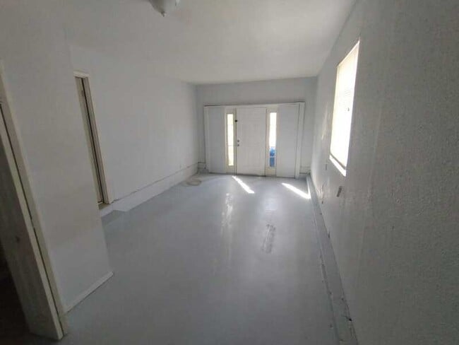 Building Photo - 6607 Rhone Dr