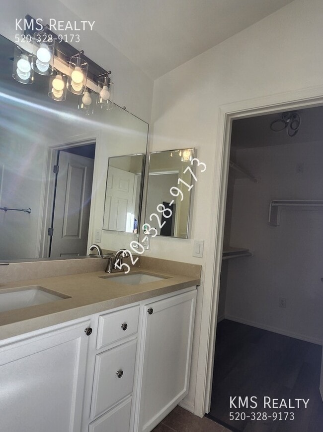 Building Photo - 6603 E Ladonna Ln