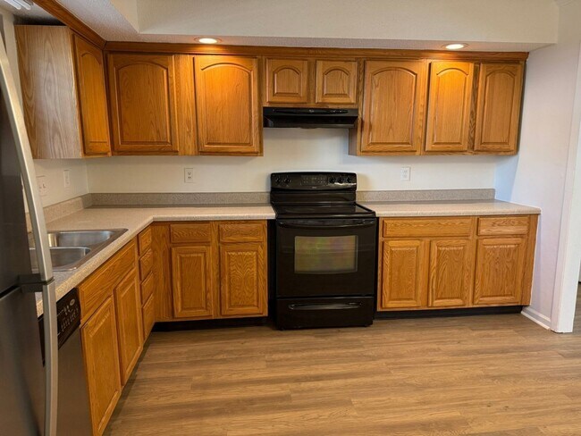 Building Photo - 11105 Lake Hills Dr