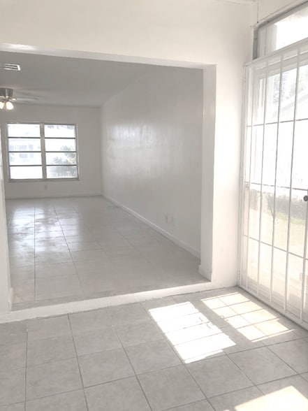 Building Photo - 8409 NW 59th Ct
