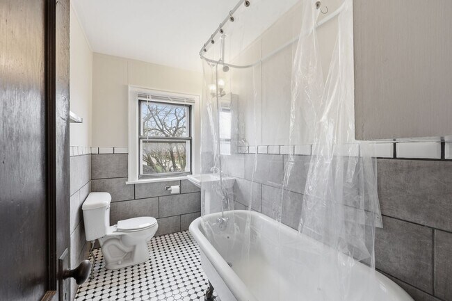 Building Photo - E Markison Ave