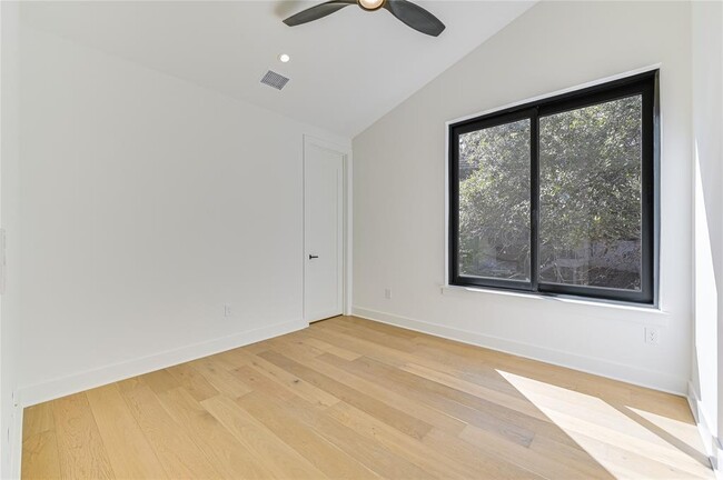 Building Photo - 2401 Trailside Dr