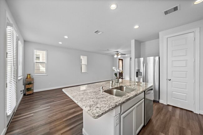 Primary Photo - 9913 Brickhouse Dr