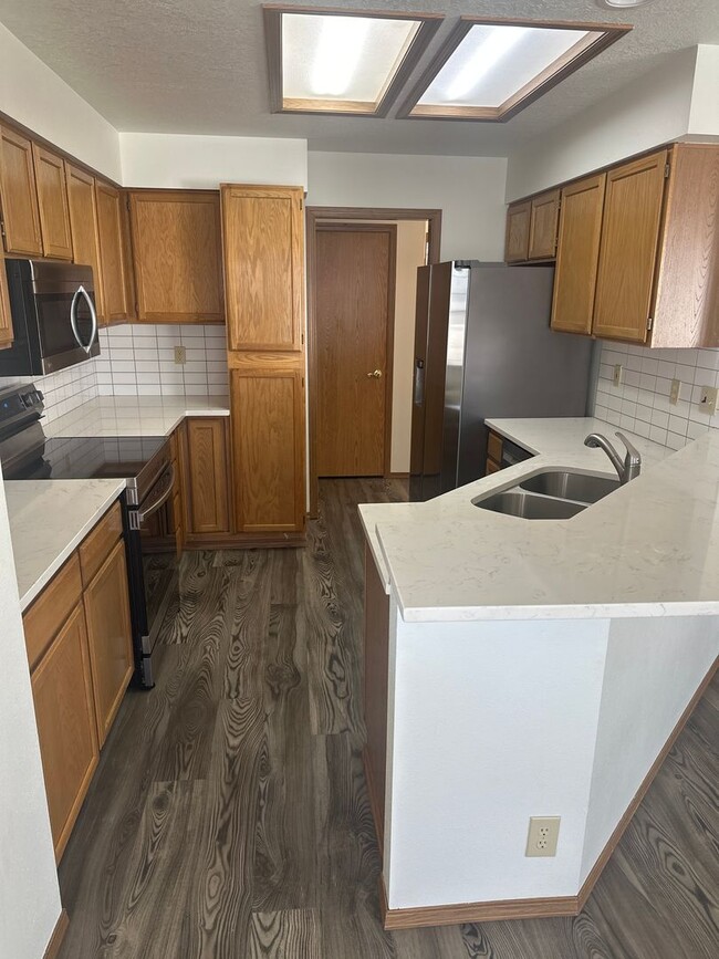 Building Photo - Tranquil & delightful 3-bedroom, 2-bathroom home that offers both comfort and convenience with it...