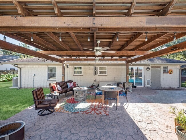 Building Photo - 712 Barbara St