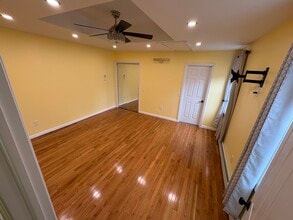 Building Photo - 132 Oakfield Ave