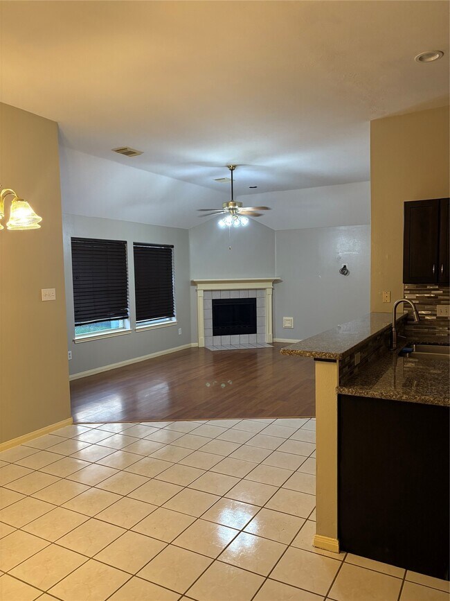 Building Photo - 16111 April Ridge Dr