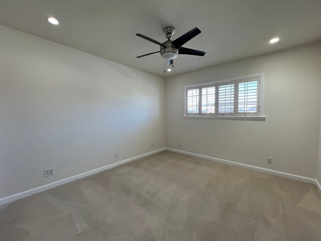 Building Photo - Updated Single Story Home located in Conve...