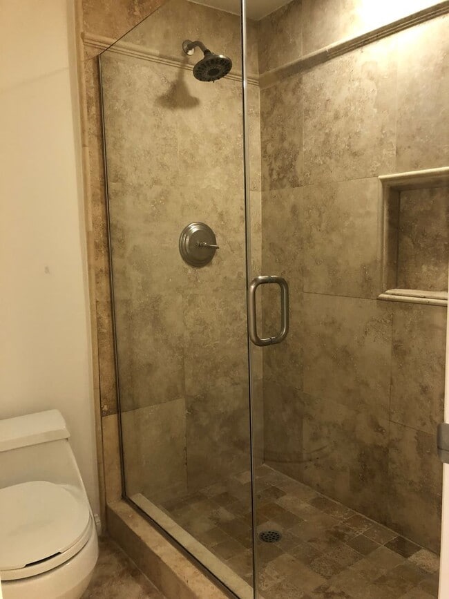 Building Photo - Spacious 3 + 2 Ocean View Condo - Prime Corner Location.