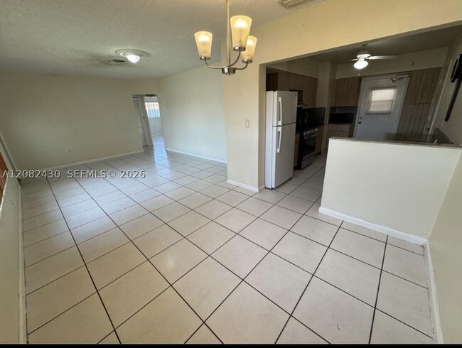 Building Photo - 510 W 36th Pl