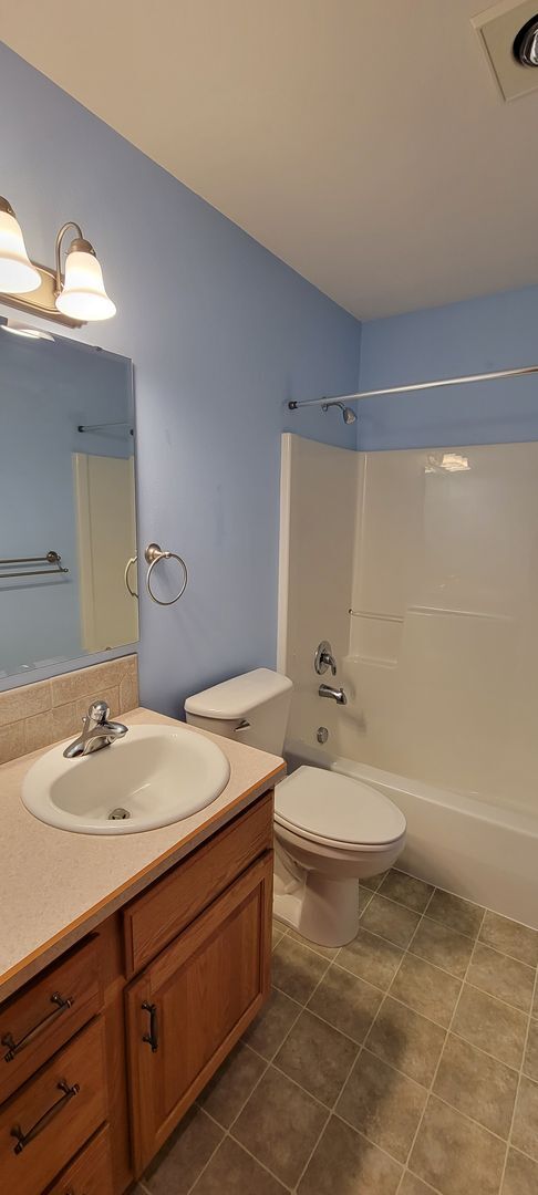 Building Photo - HUGE!  4 Bed Family Home in Mead Available...