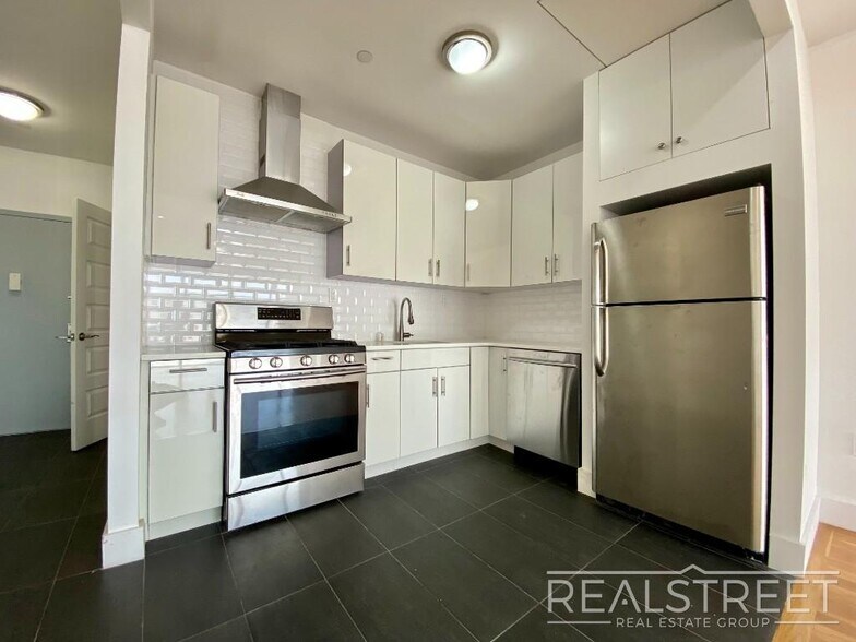 Primary Photo - LUXURY LOFT in Queens!