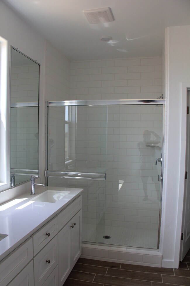 Building Photo - 3319 Golden Trails Ln
