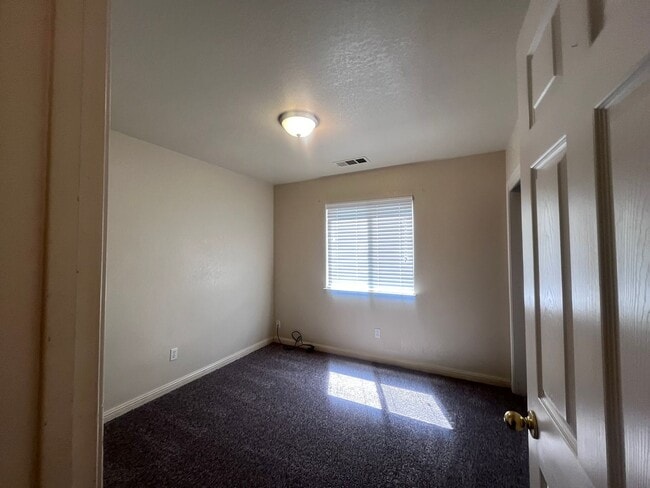 Building Photo - 1900 Modoc Ave