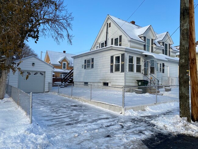 Primary Photo - 136 Hall St