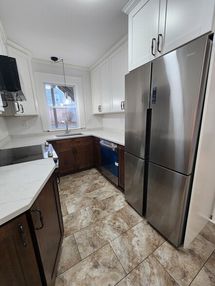 Building Photo - 33 Lodge St