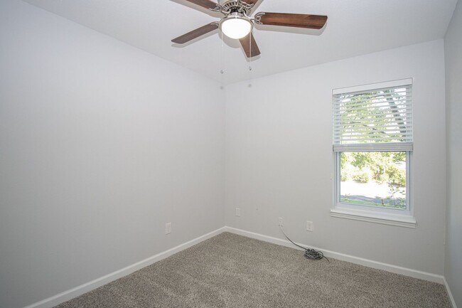 Building Photo - 3 Bed 2 Bath Home in Meadowbrook West Neighborhood