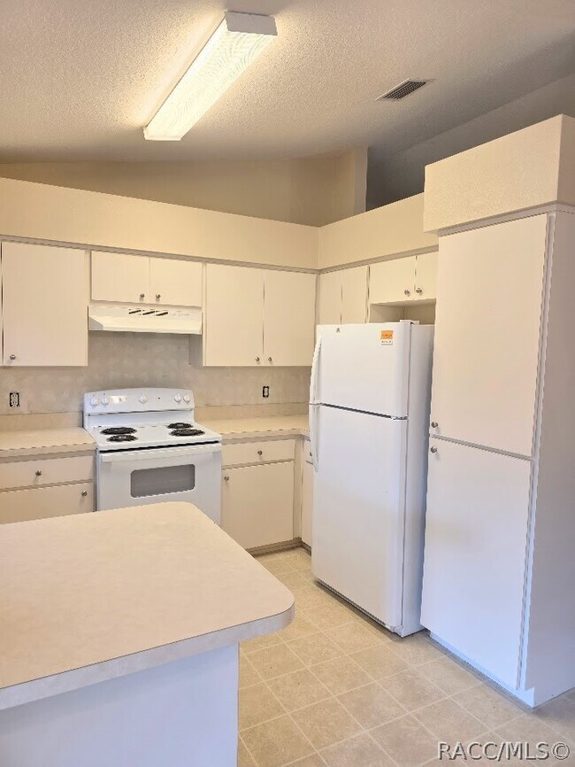 Building Photo - 9676 N Jourden Dr