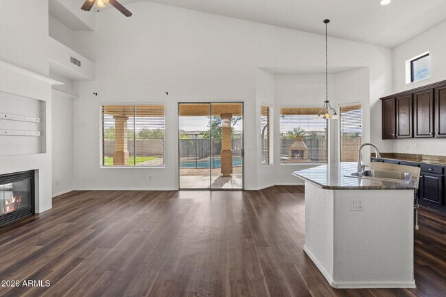 Building Photo - 7803 E Nestling Way