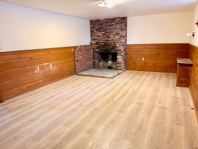 Building Photo - 9 Flagg Dr