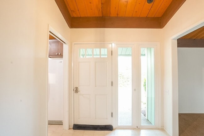 Building Photo - Charming 3-Bedroom Country House