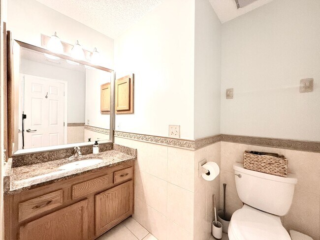 Building Photo - Stylish 4BR Home Minutes from Everything