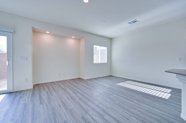 Building Photo - NW 3 Bedroom Townhouse!! Gated Community Pool!! 2 Car Garage!!! No Carpet downstairs.