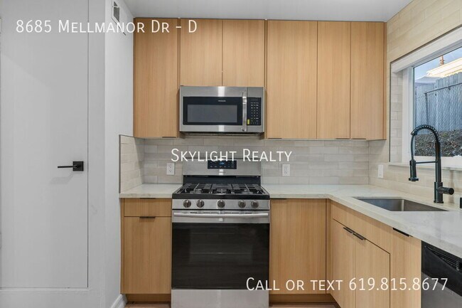 Building Photo - 8685 Mellmanor Dr